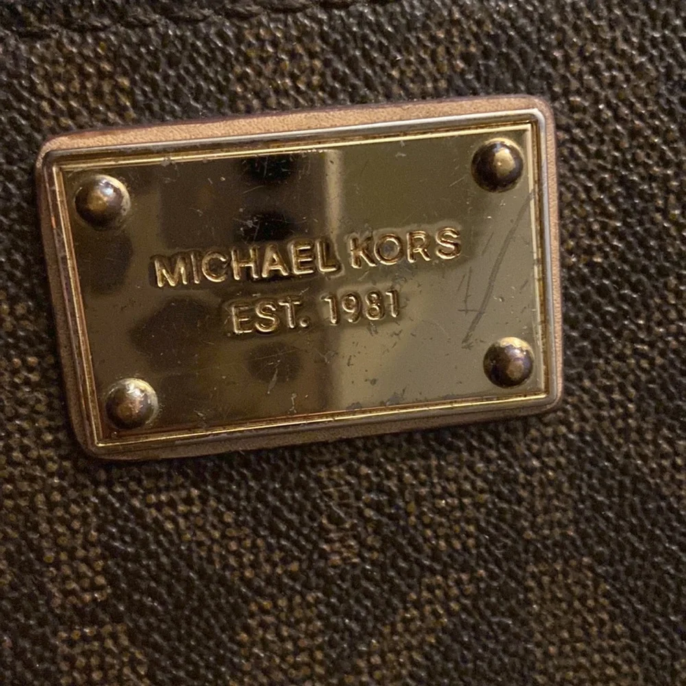 Michael Kors Long Zip Wallet - Picture 6 of 7